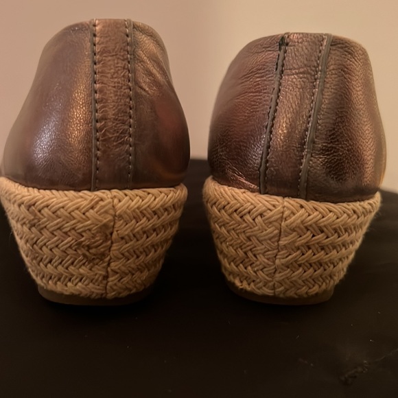 GENTLE SOULS LUCI A LINE 2 PERFORATED LEATHER PEEP TOE ESPADRILLE WEDGE COPPER - Picture 2 of 6